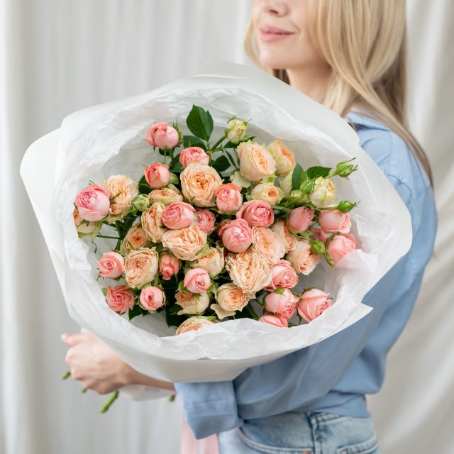 9 кустовых роз (Кения)