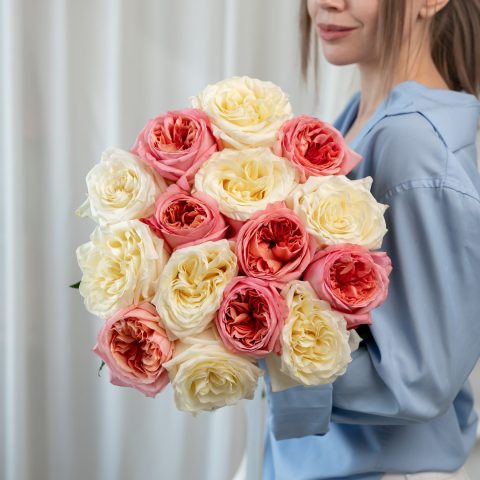 15 пионовидных роз микс