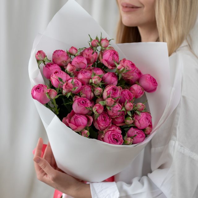 5 кустовых розовых роз (Кения)