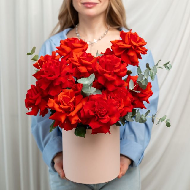 15 французских роз в шляпной коробке (сорт Нина)