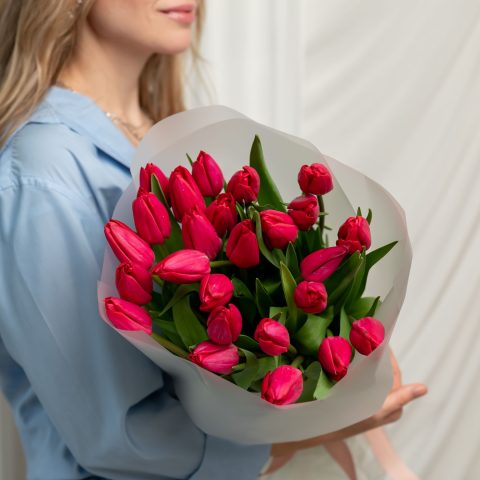25 розовых тюльпанов
