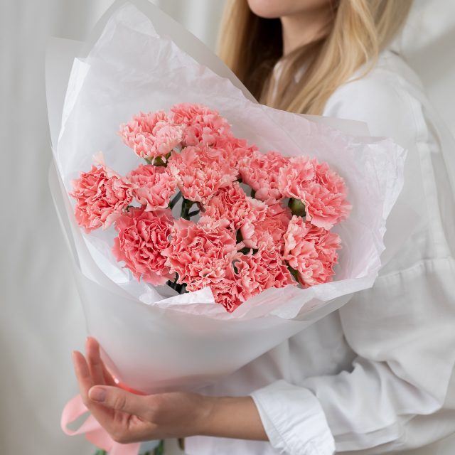 15 розовых диантусов