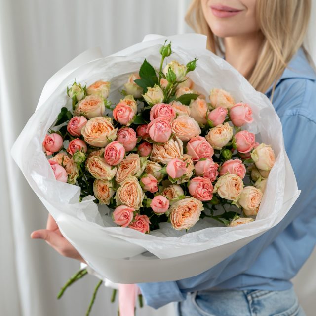 11 кустовых роз (Кения) нежный микс