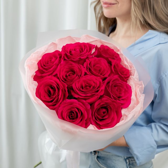 11 малиновых роз (сорт Пинк Флойд)